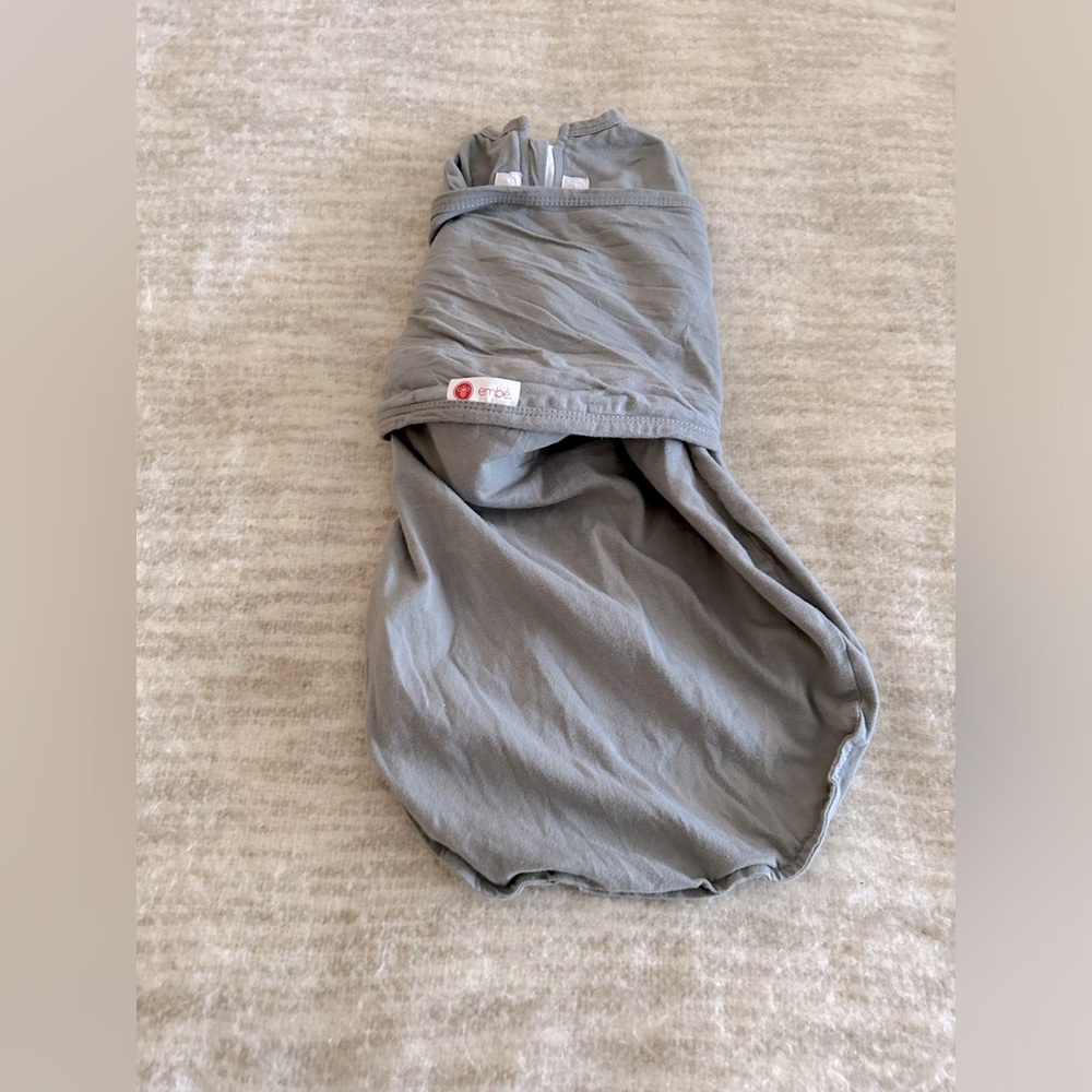 Embe two way swaddle